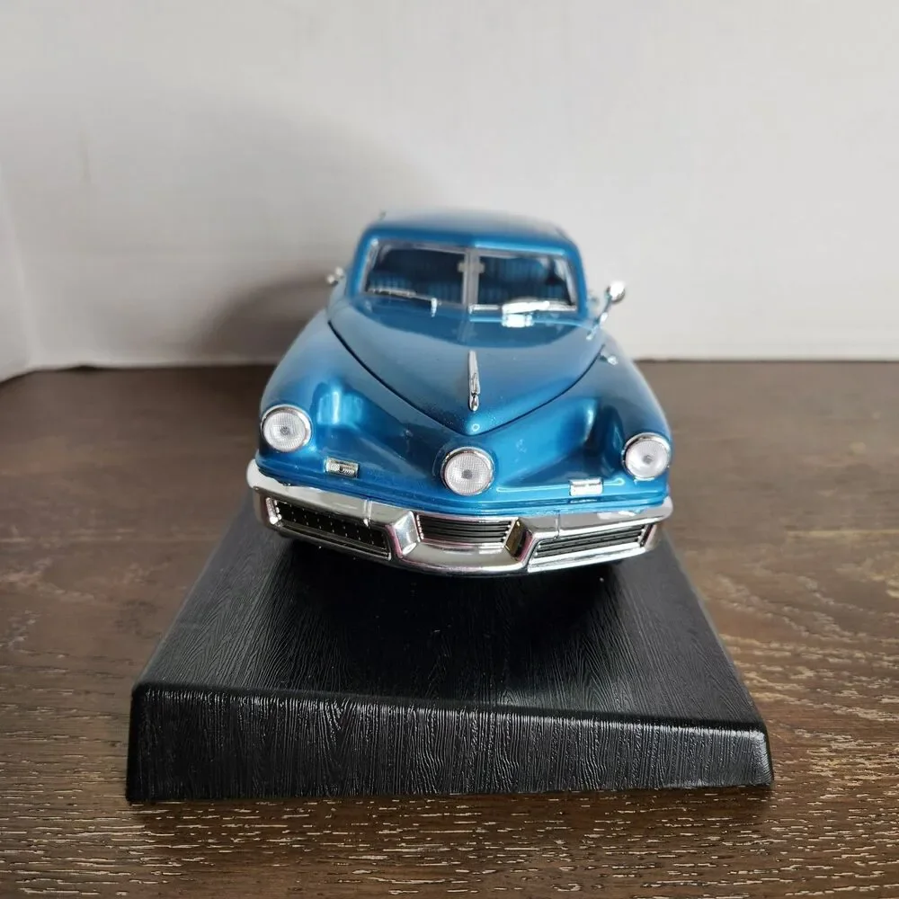 Road Legends 1948 Aqua Blue Tucker 1:18 Diecast Car # 92268 With Box and Stand